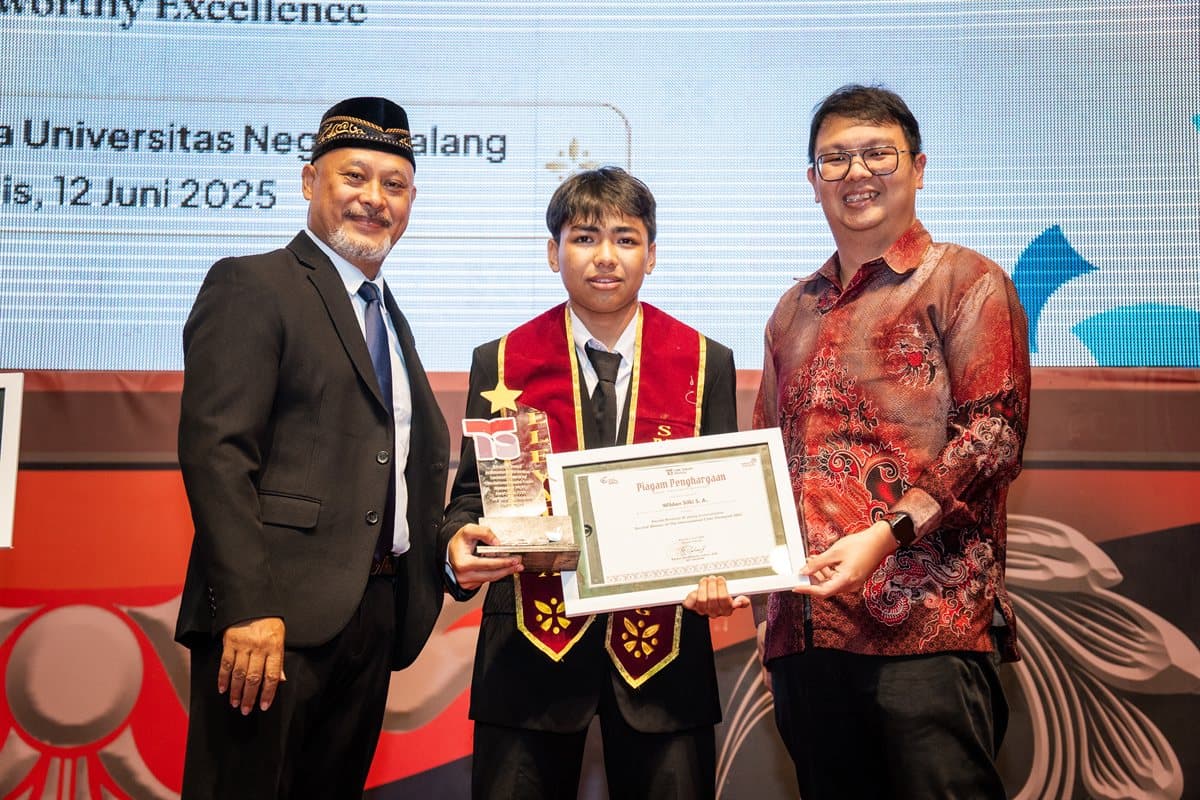 Outstanding Graduate Award — SMK Telkom Malang